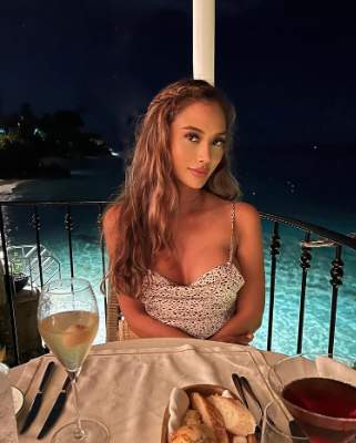 Ria Sommerfeld having a stay in a luxurious resort.